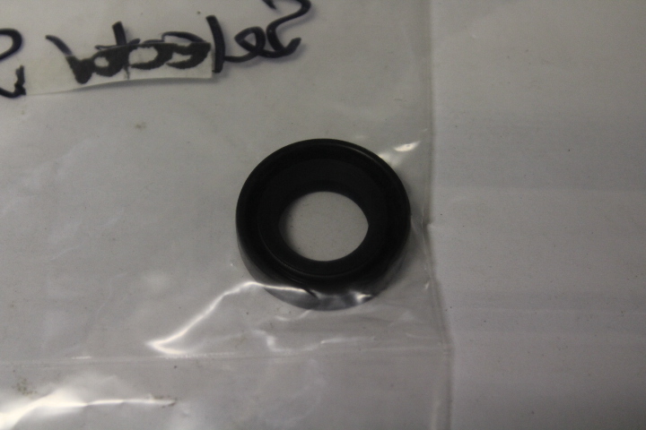 Selector shaft seal Type 9 gear box
